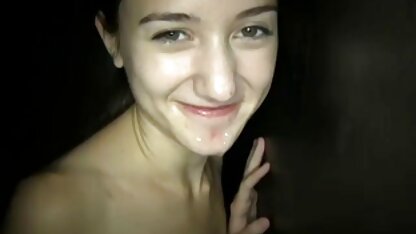 La ragazza arrapata è venuta al casting porno e ha organizzato una gangbang con due video film lesbo coppie.