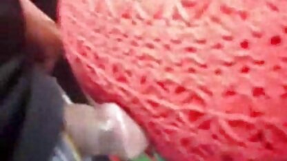 Russo video porno moglie lesbica cappotto di pelle scopa un ragazzo sulle scale.