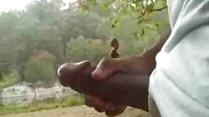 Una bionda ha ottenuto un colloquio per sesso selvaggio tra lesbiche un africano con la sua bocca e la vagina.