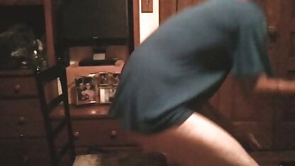 Uno studente in calze nere scopa sul divano con un video lesbo mature italiane uomo forte