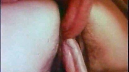 La bruna muscolosa mostra due prostitute video gratis lesbo mature che hanno fame.